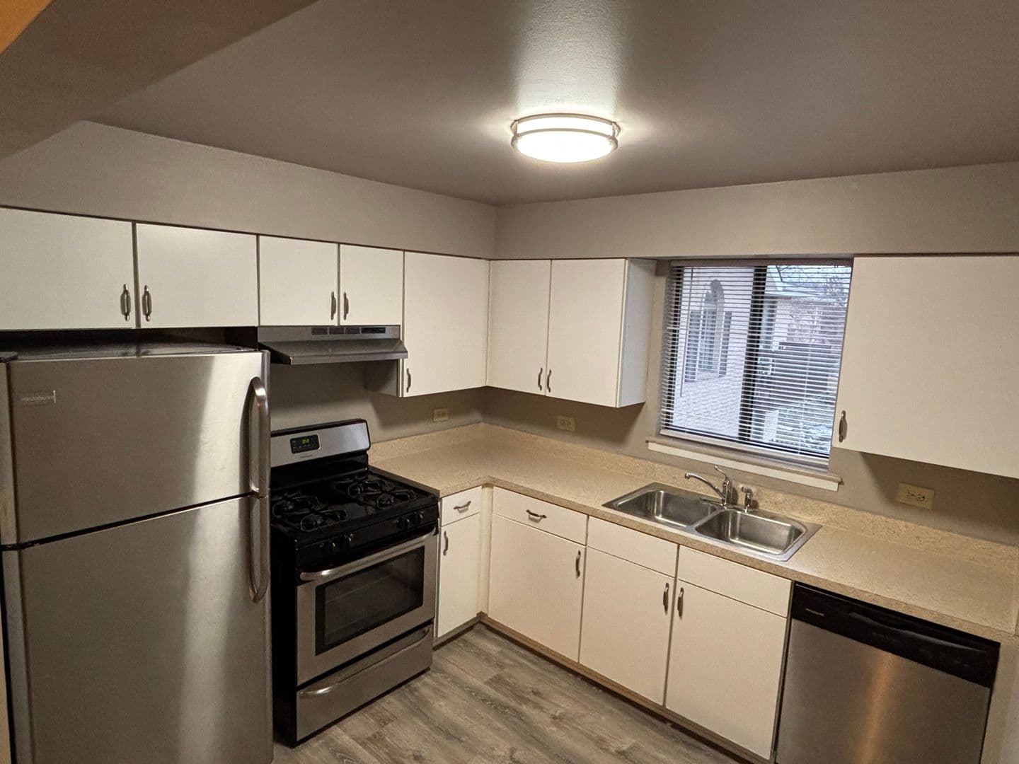 Orland Hills Apartment: 16005 Applewood Lane