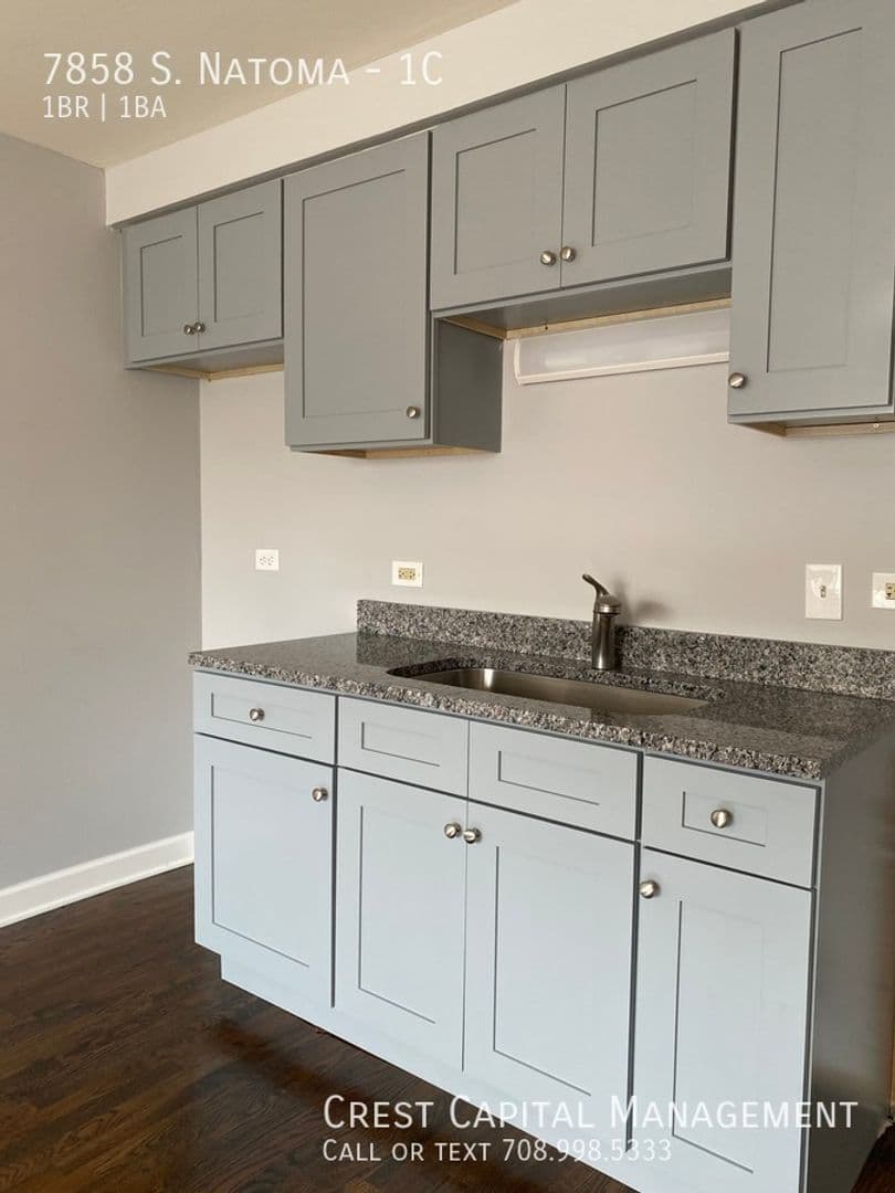 Burbank Apartment: 7858 S Natoma Ave