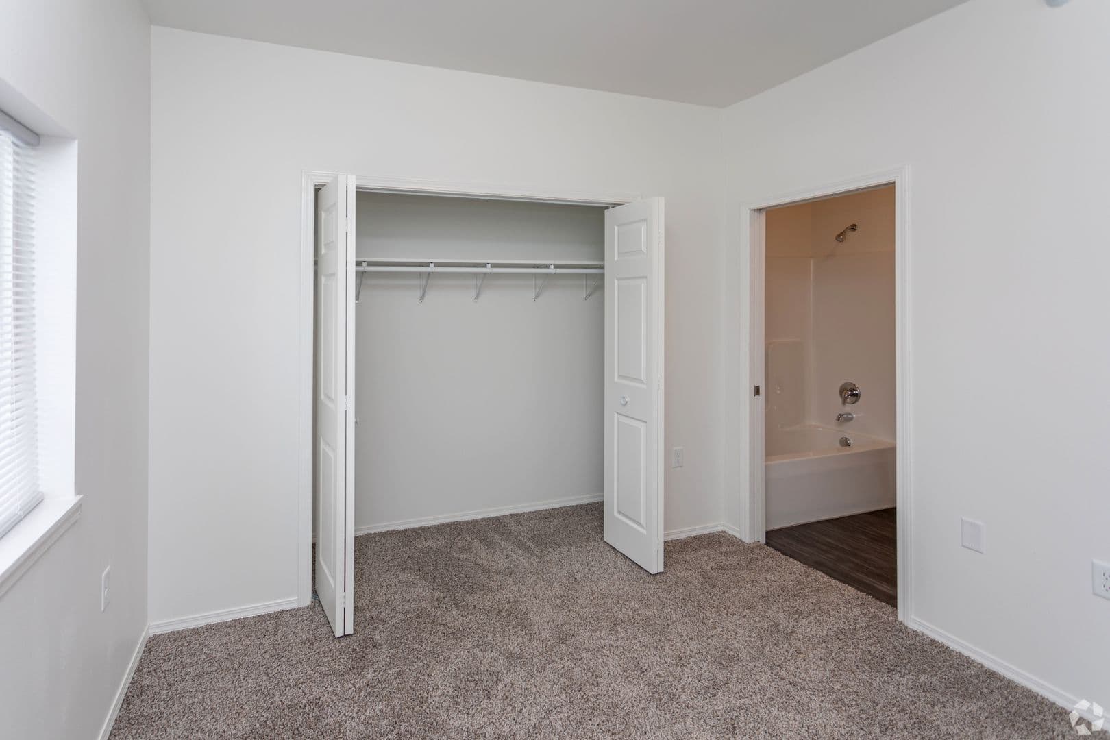 Sioux Falls Apartment: 3909 N Olympia Ave