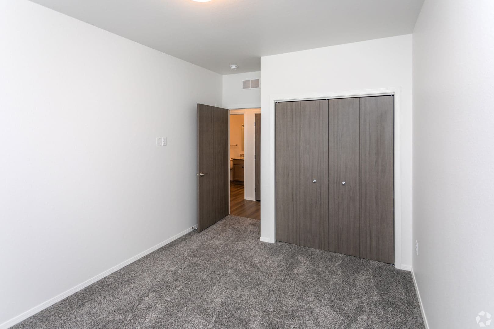 Sioux Falls Apartment: 601 W 86th Street