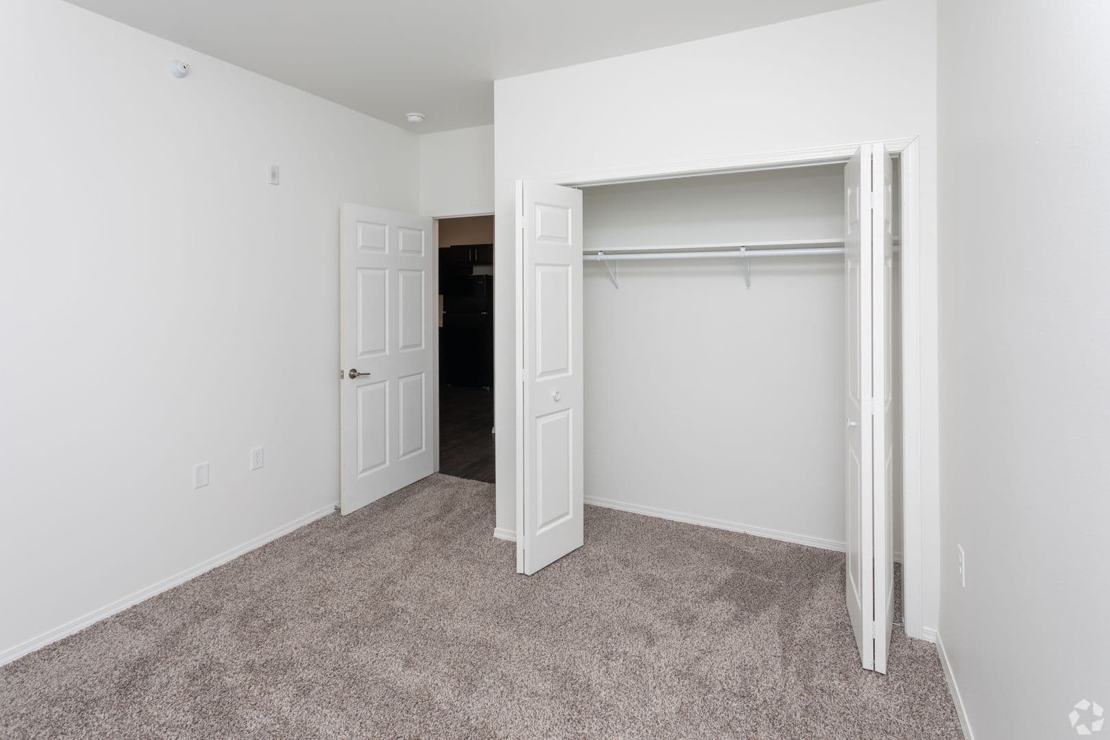 Sioux Falls Apartment: 3909 N Olympia Ave