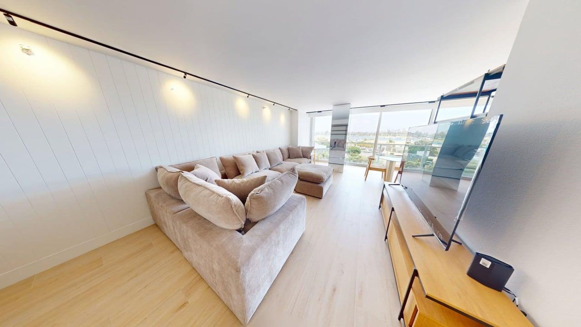Coronado Apartment: 1820 Avenida del Mundo #308