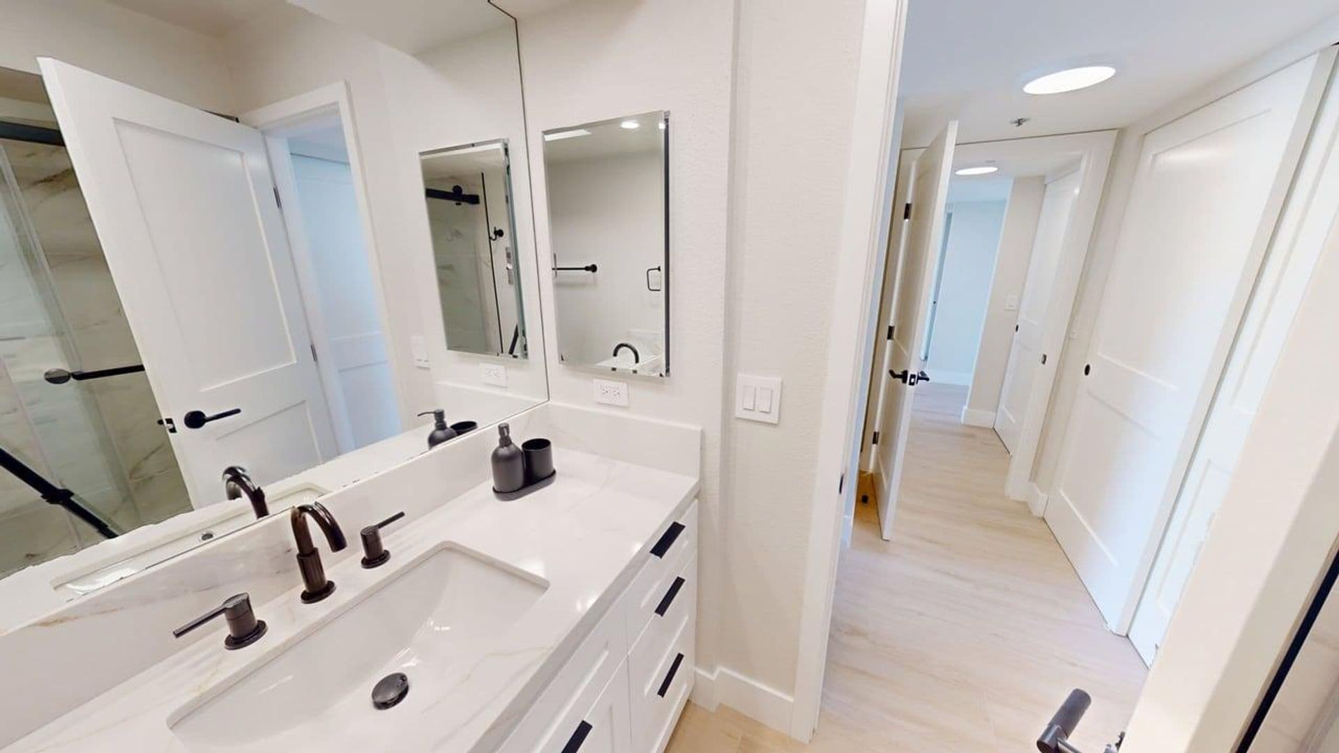 Coronado Apartment: 1820 Avenida del Mundo #308