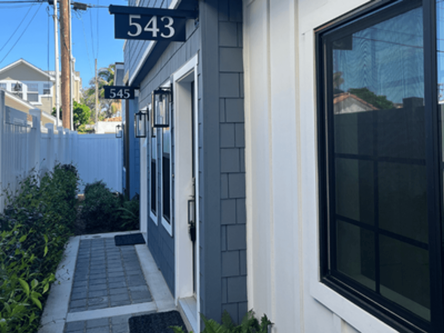 Coronado Townhome: 543 Orange Ave