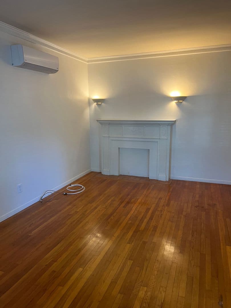 Coronado Apartment: 732-750 D Avenue