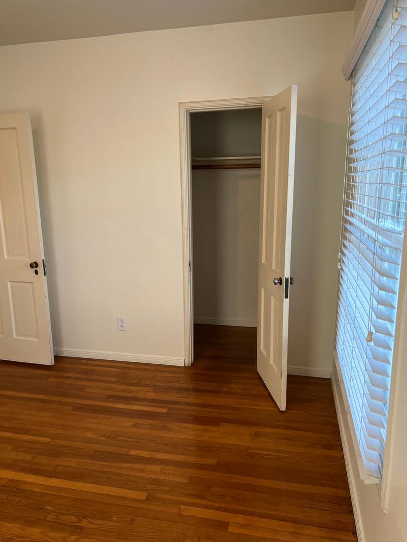 Coronado Apartment: 732-750 D Avenue