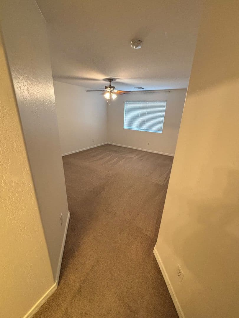 Avondale House: 414 S 112th Dr