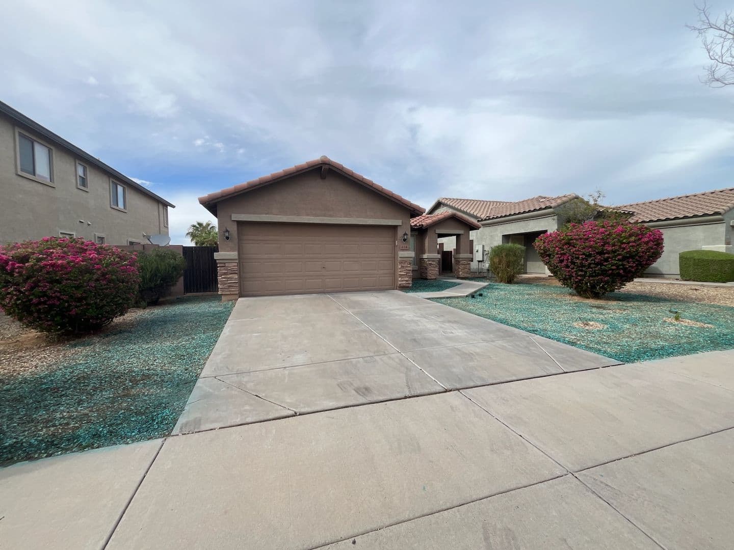 Avondale House: 414 S 112th Dr
