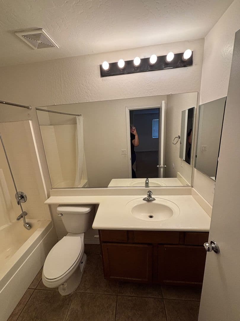 Avondale House: 414 S 112th Dr