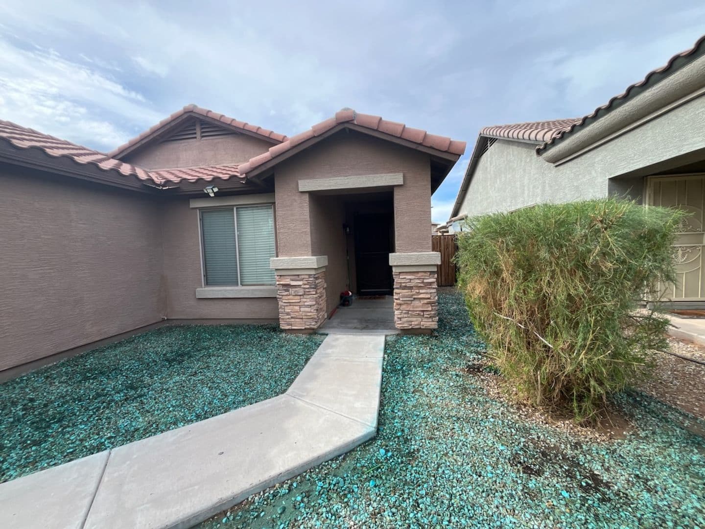 Avondale House: 414 S 112th Dr