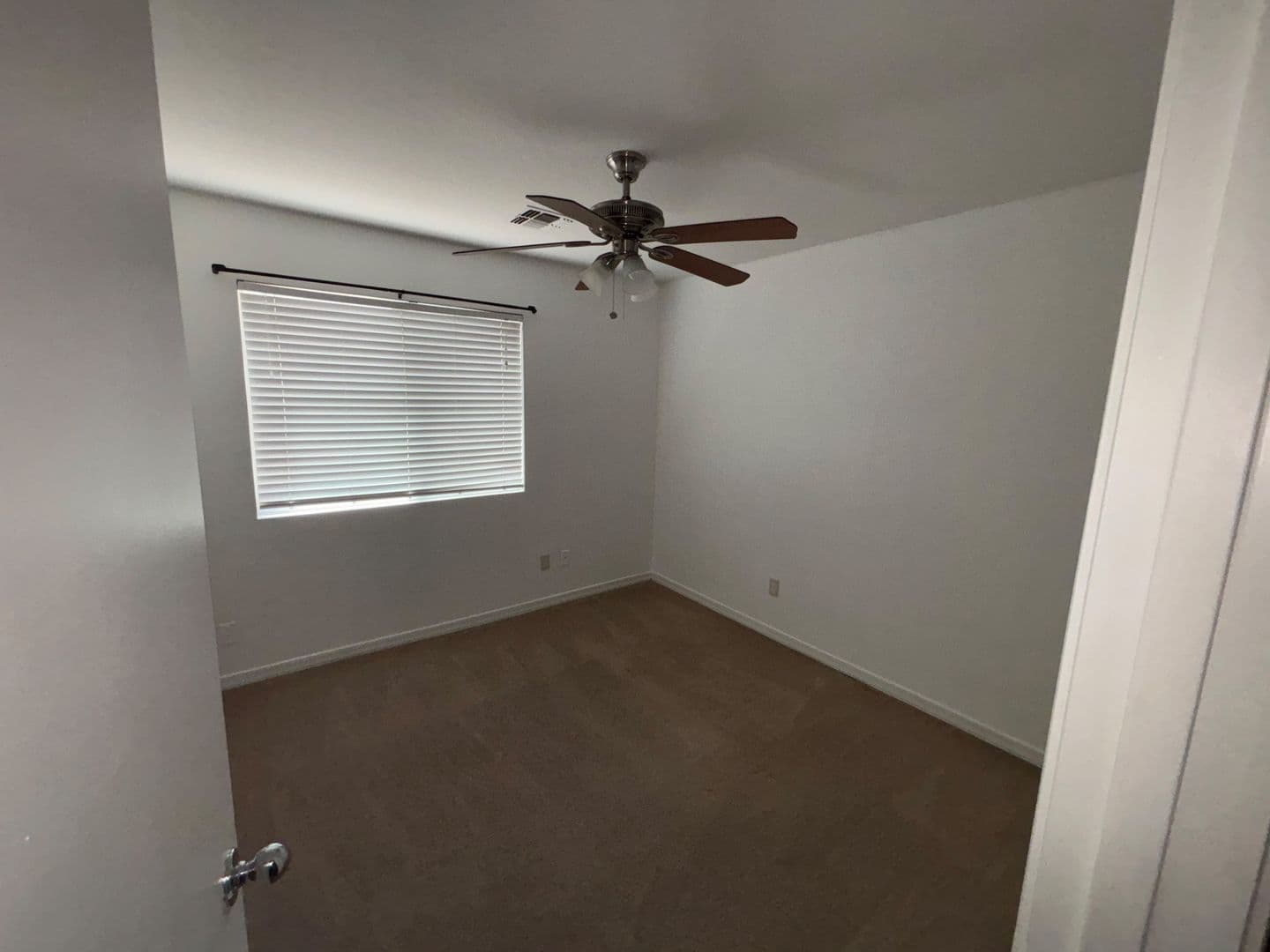 Avondale House: 414 S 112th Dr