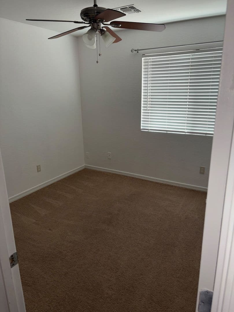 Avondale House: 414 S 112th Dr