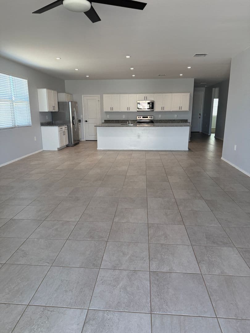Maricopa House: 36202 W San Alvarez Ave