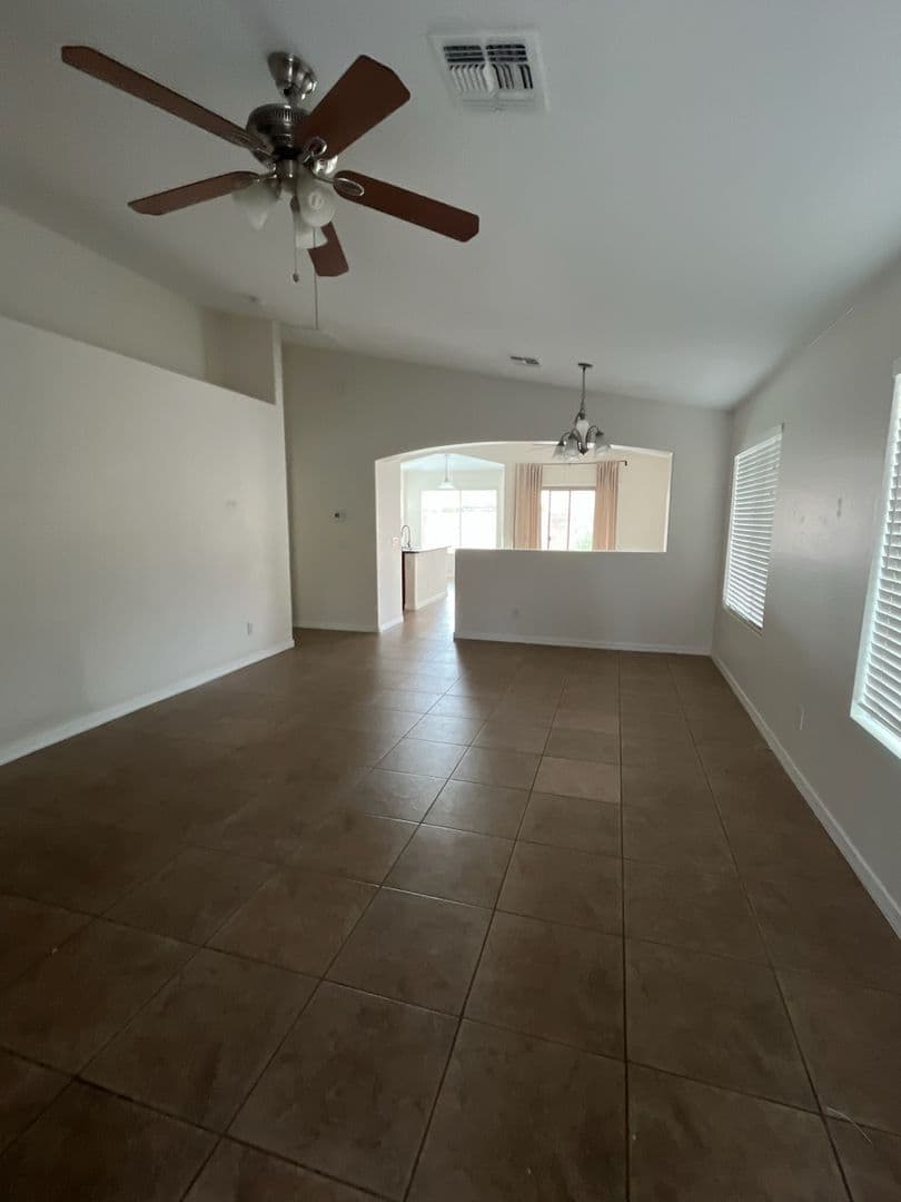 Avondale House: 414 S 112th Dr
