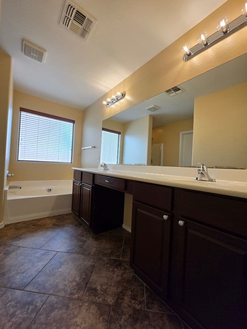 Laveen House: 7805 S. 48th Ln