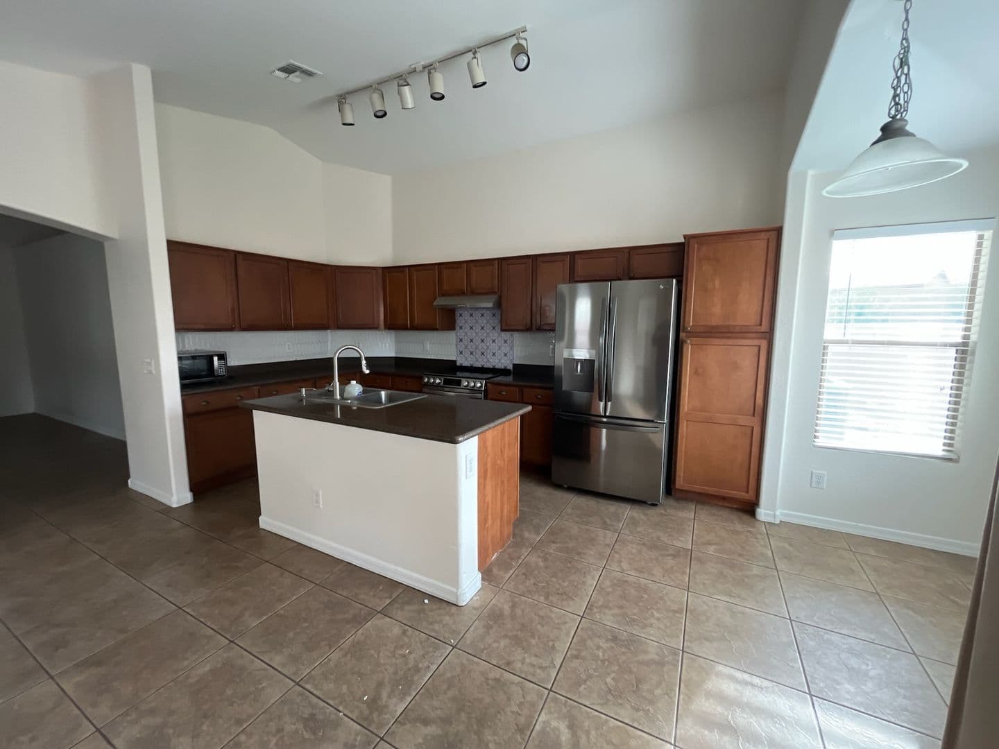 Avondale House: 414 S 112th Dr