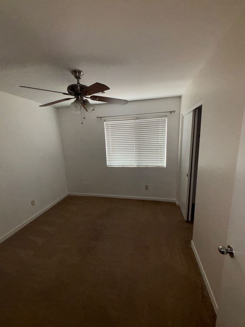 Avondale House: 414 S 112th Dr