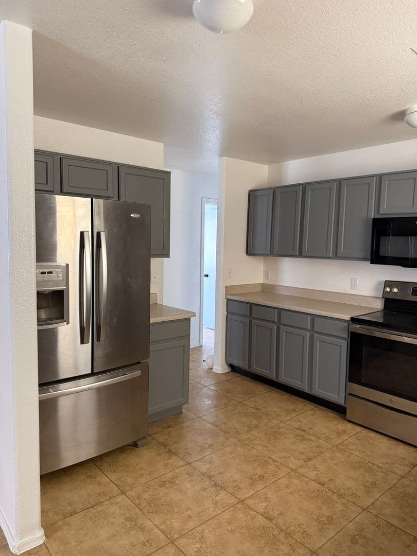 Eloy House: 196 S Picacho Heights Rd