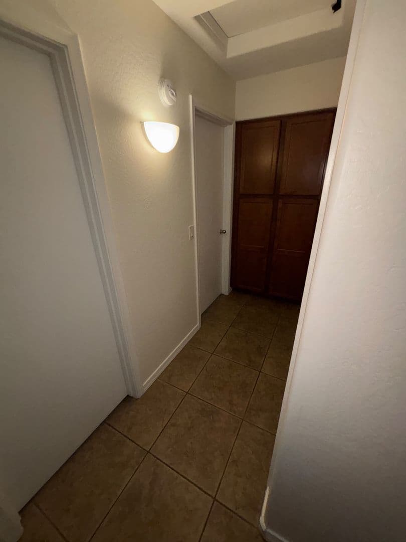 Avondale House: 414 S 112th Dr