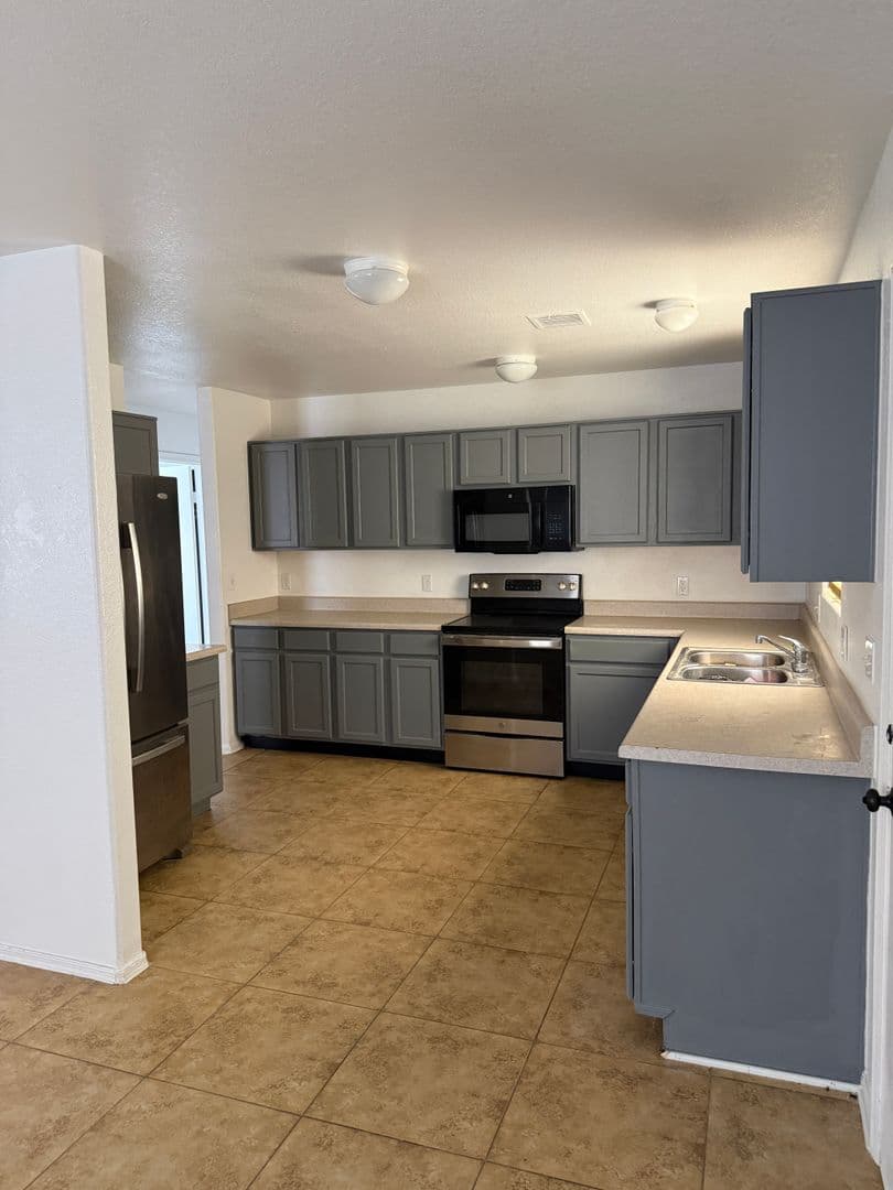 Eloy House: 196 S Picacho Heights Rd