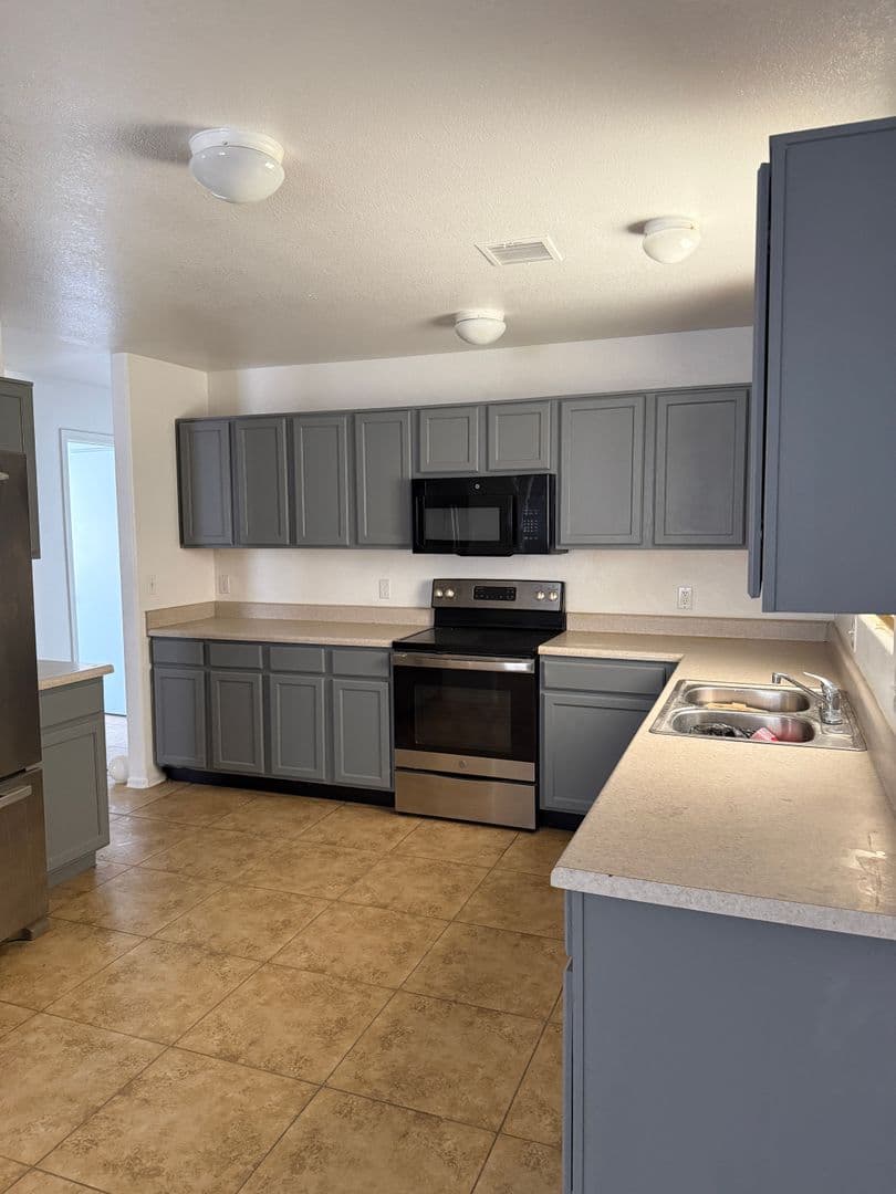 Eloy House: 196 S Picacho Heights Rd