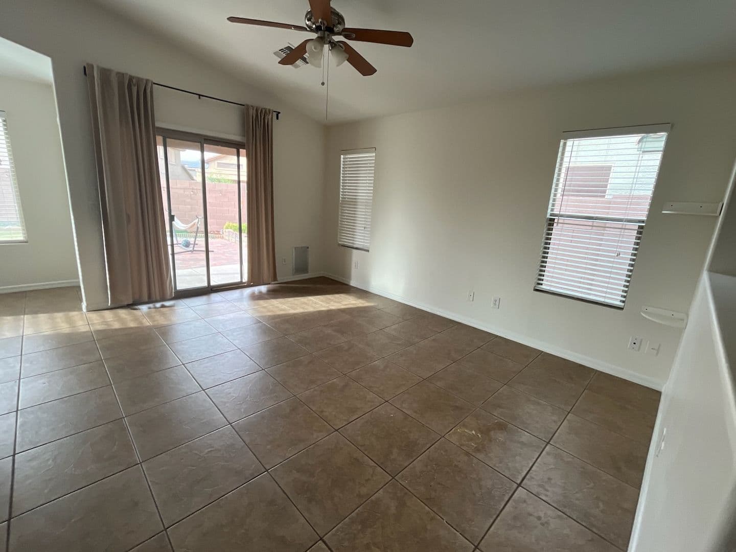 Avondale House: 414 S 112th Dr