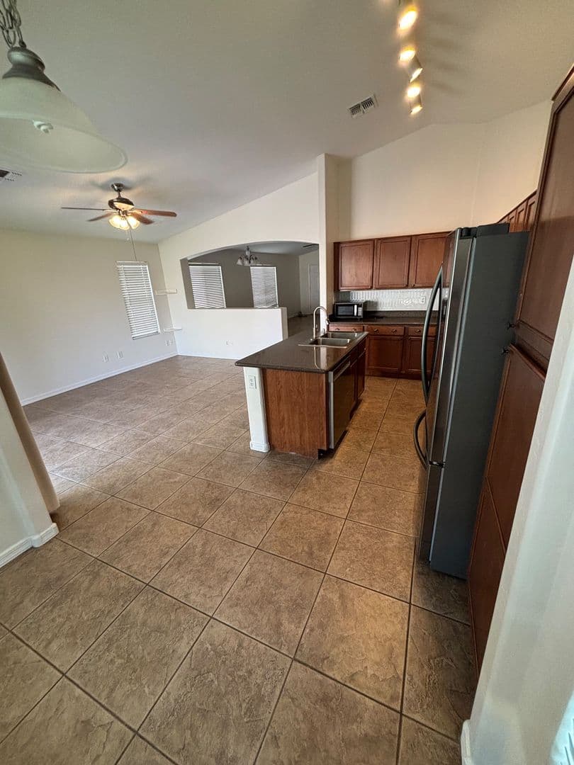 Avondale House: 414 S 112th Dr