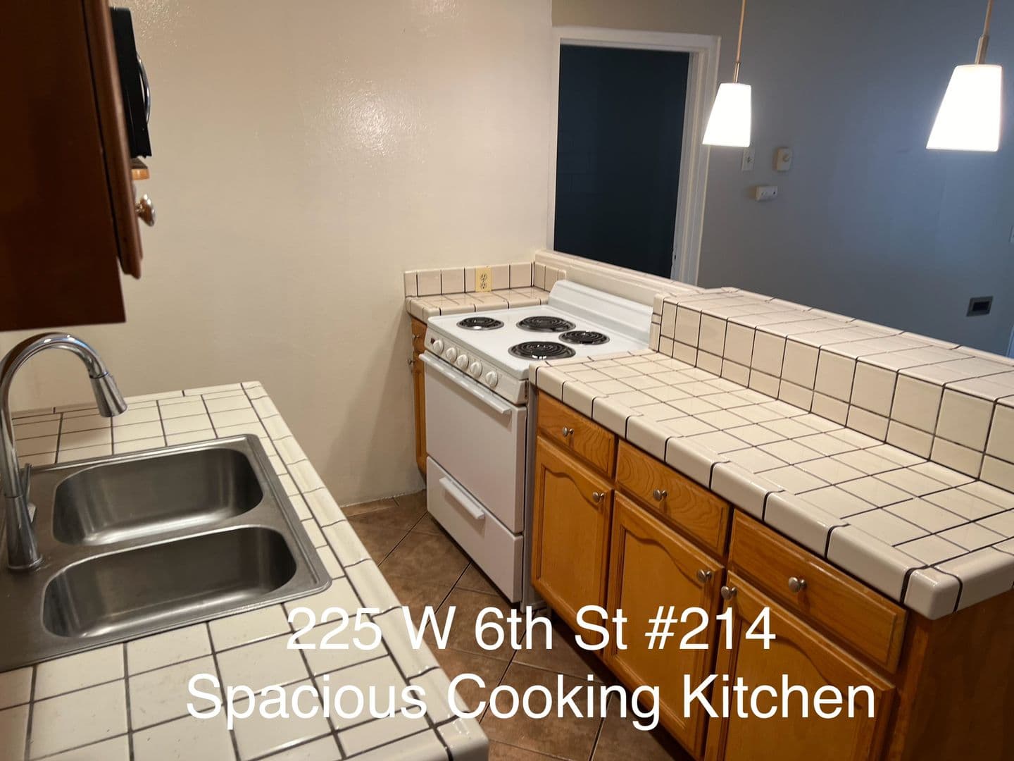 Long Beach Apartment: 225 W 6th