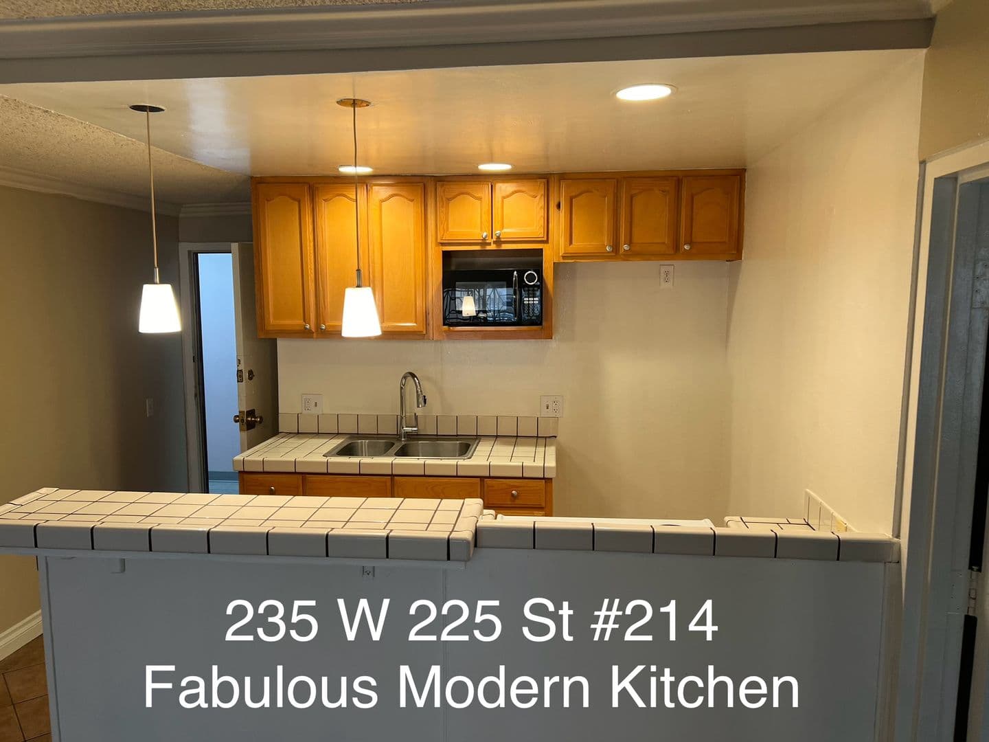 Long Beach Apartment: 225 W 6th