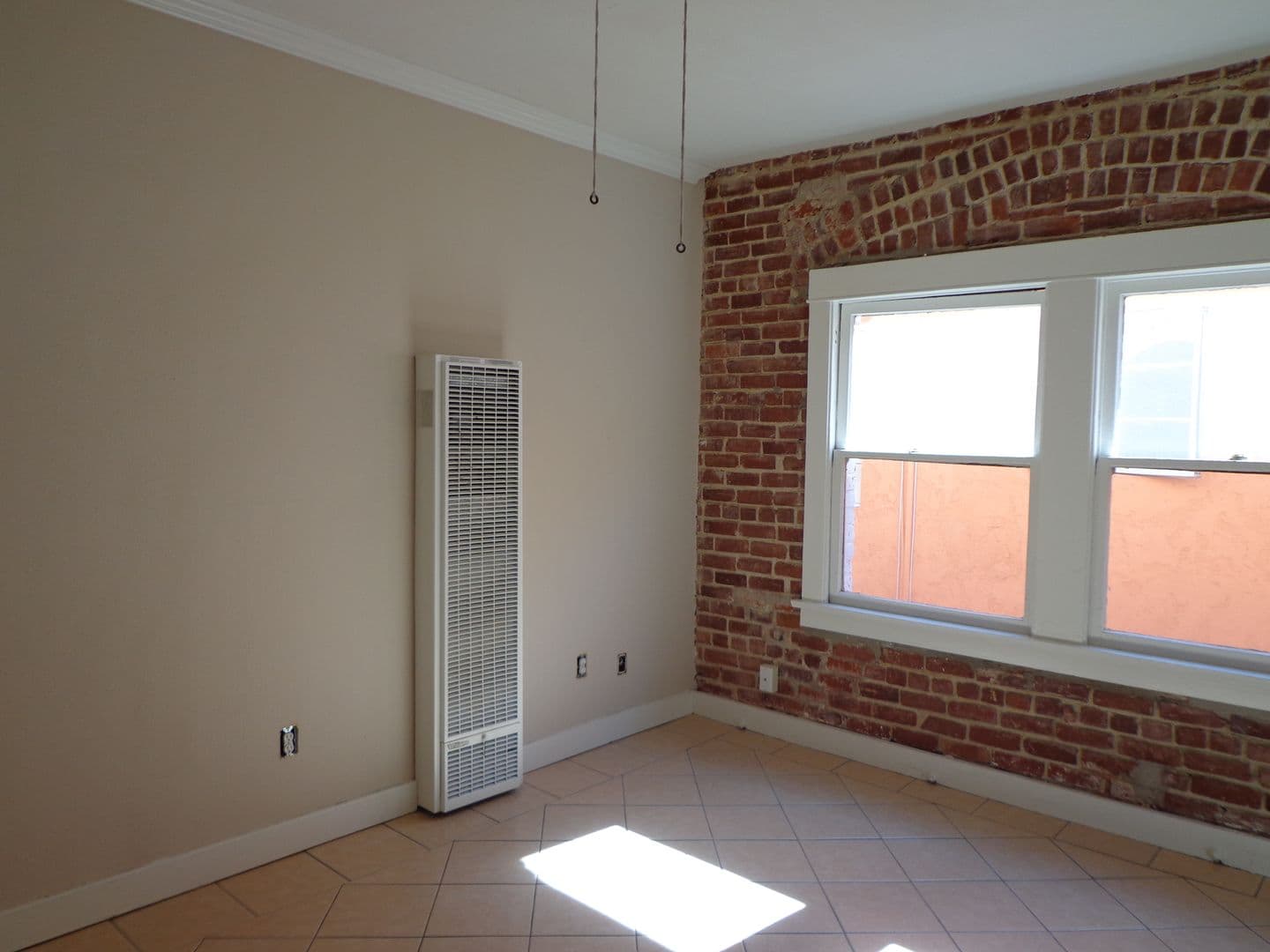 Long Beach Apartment: 1154 Cedar