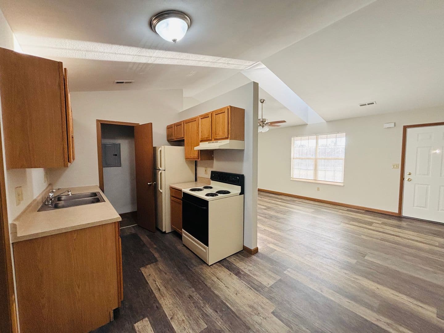 Belleville Apartment: 1671 Shadow Ridge Court
