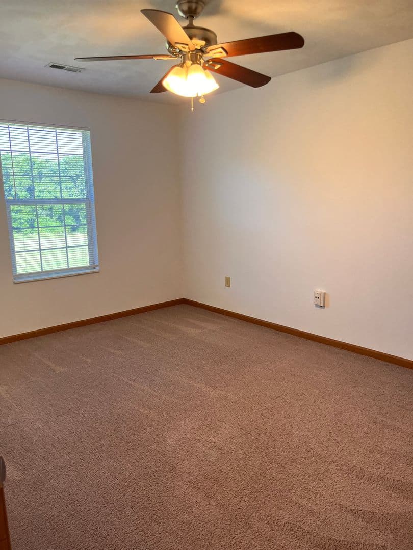 Belleville Apartment: 1671 Shadow Ridge Court