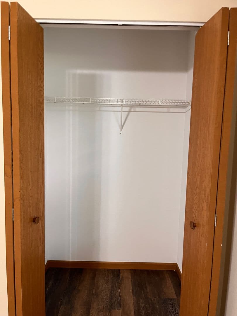 Belleville Apartment: 1671 Shadow Ridge Court