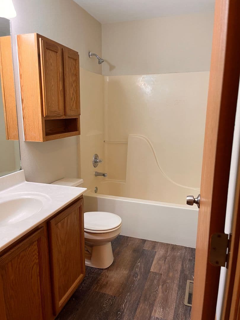 Belleville Apartment: 1671 Shadow Ridge Court
