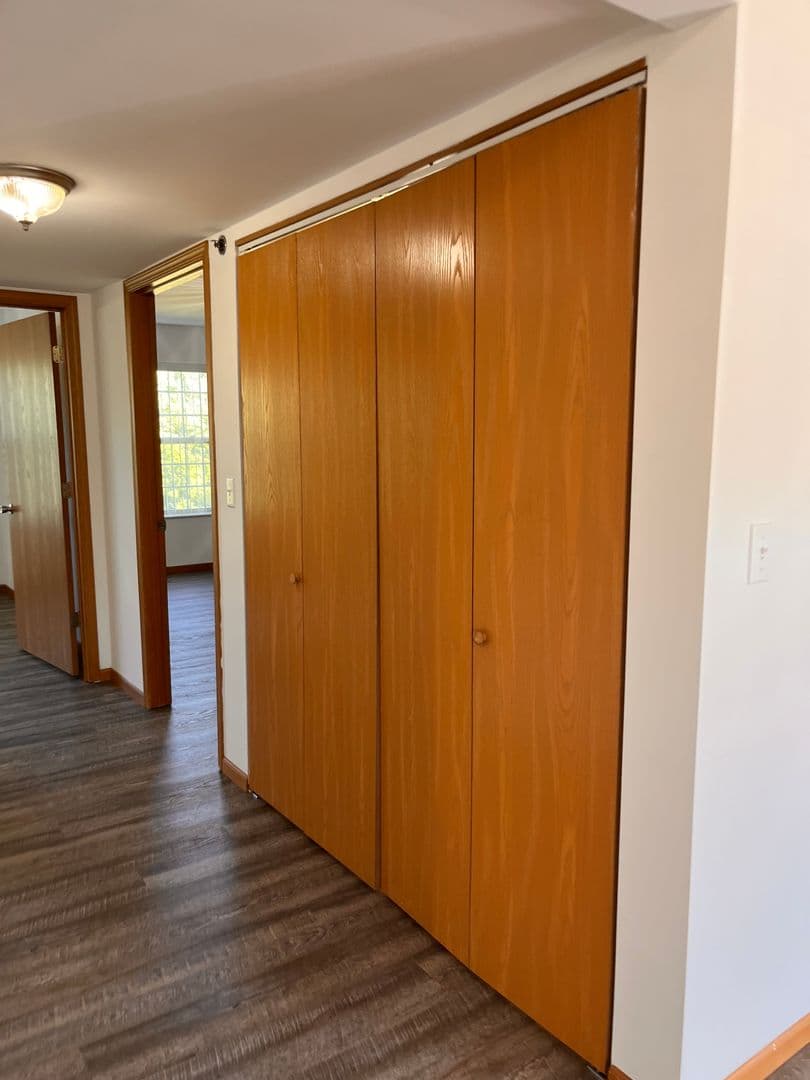 Belleville Apartment: 1671 Shadow Ridge Court