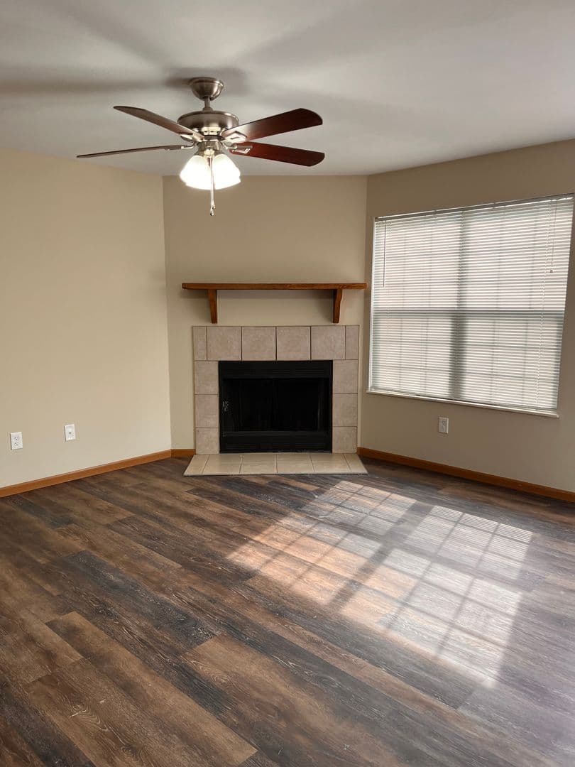 Belleville Apartment: 1671 Shadow Ridge Court