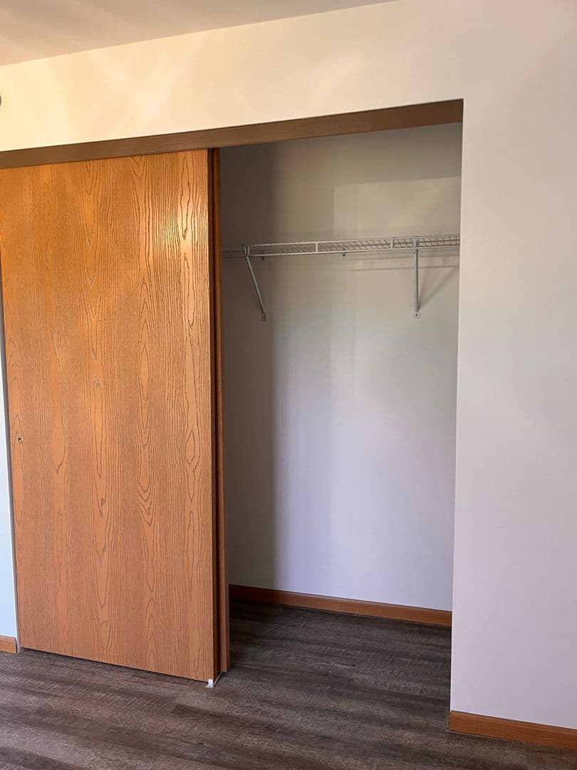 Belleville Apartment: 1671 Shadow Ridge Court