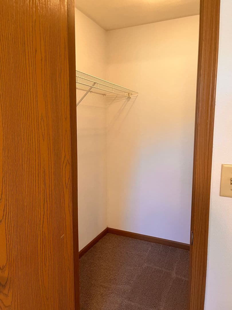 Belleville Apartment: 1671 Shadow Ridge Court