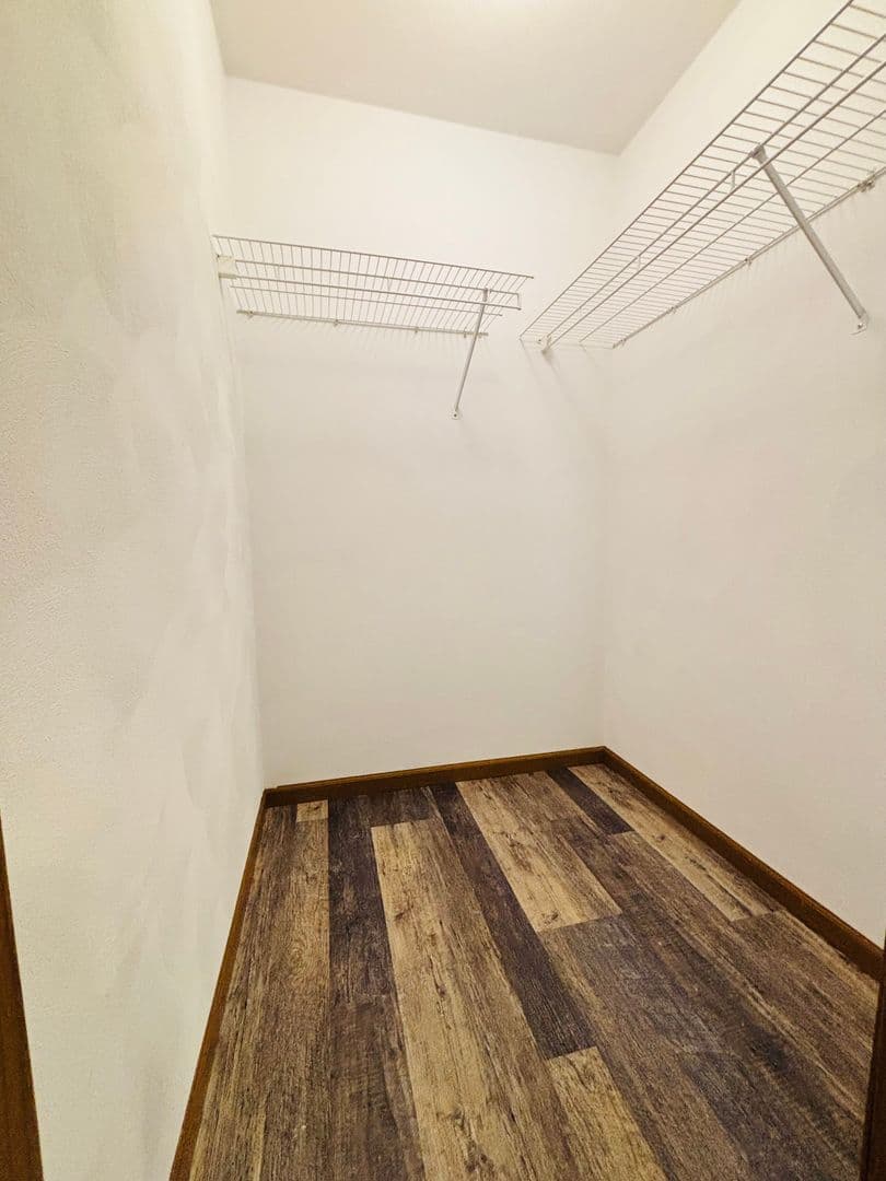 Belleville Apartment: 1671 Shadow Ridge Court