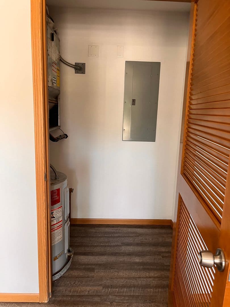 Belleville Apartment: 1671 Shadow Ridge Court