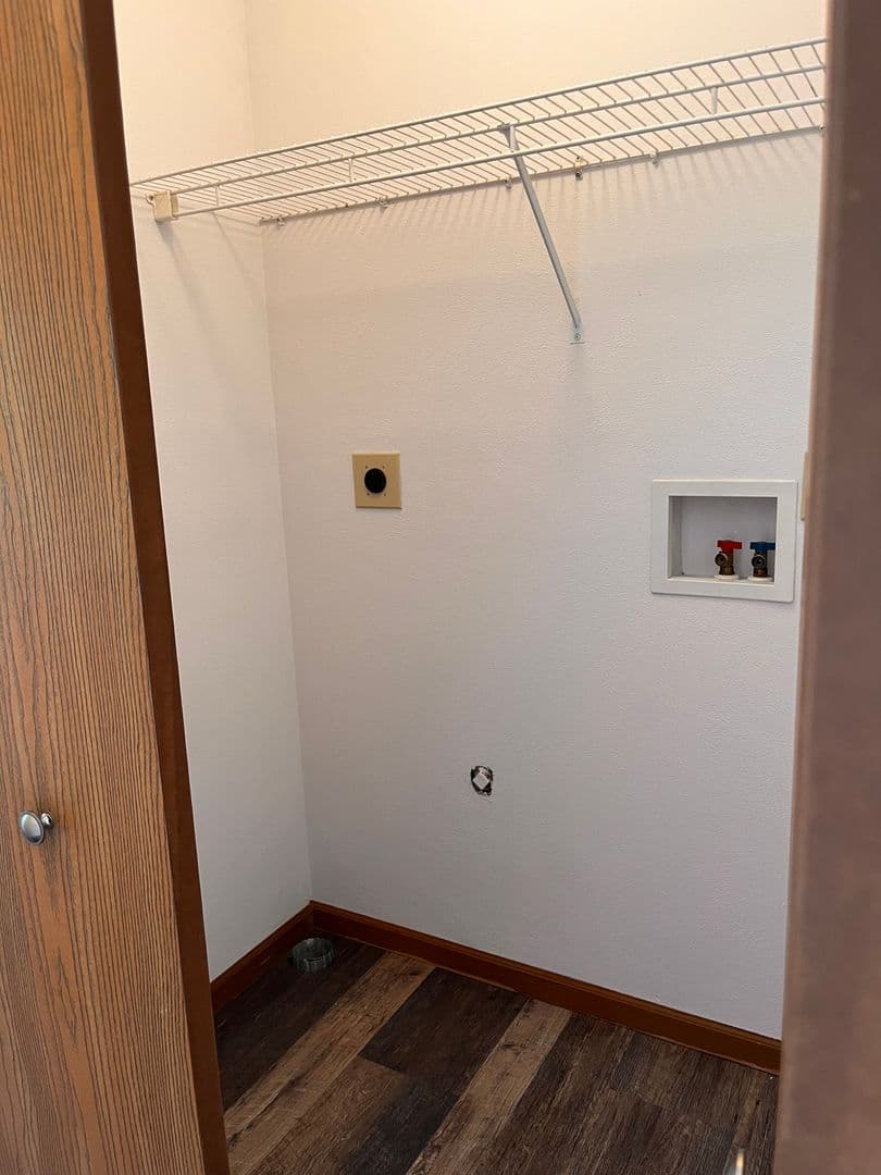 Belleville Apartment: 1671 Shadow Ridge Court