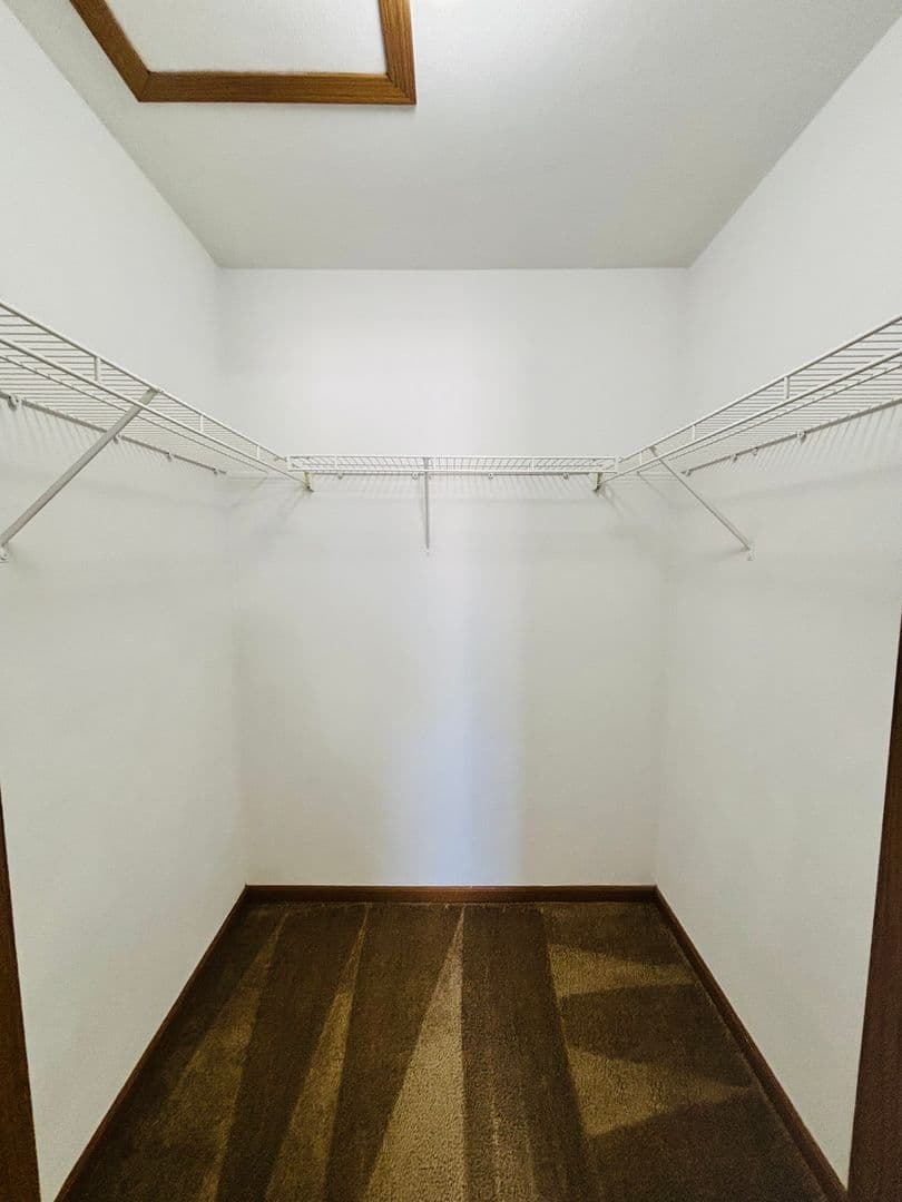 Belleville Apartment: 1671 Shadow Ridge Court
