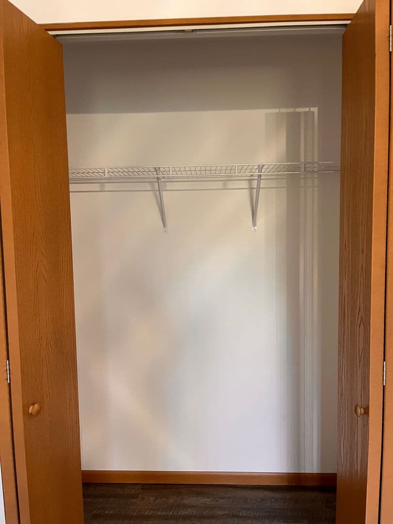Belleville Apartment: 1671 Shadow Ridge Court