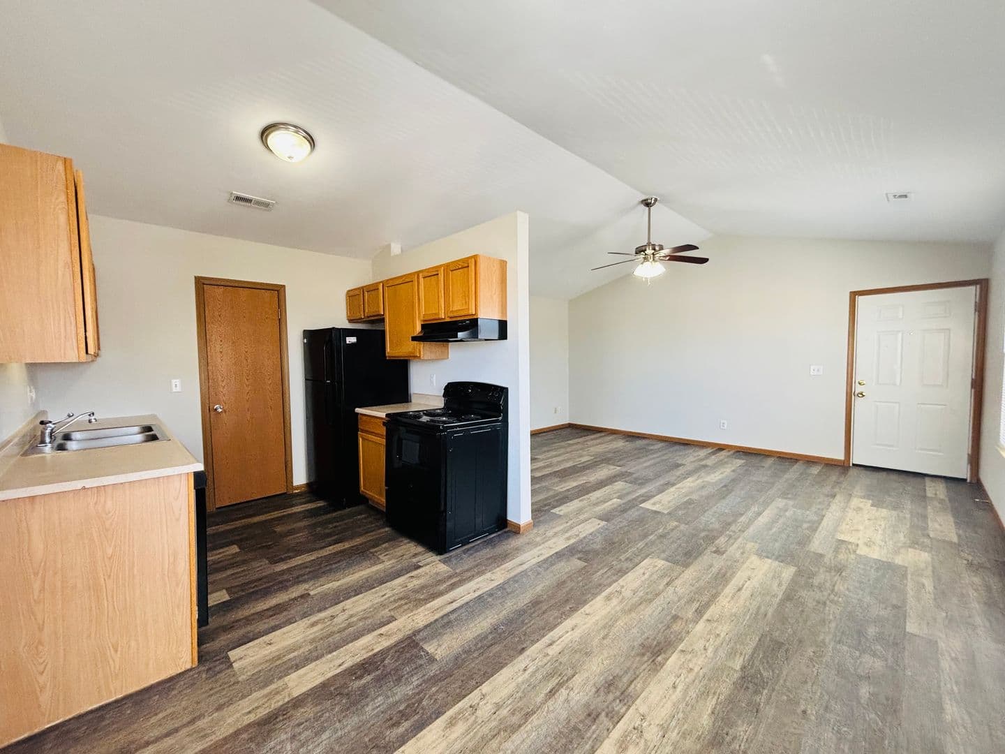Belleville Apartment: 1671 Shadow Ridge Court