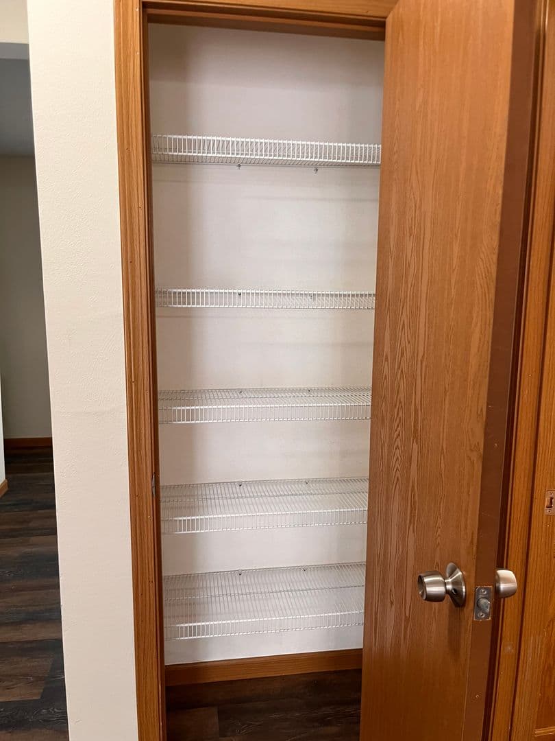 Belleville Apartment: 1671 Shadow Ridge Court