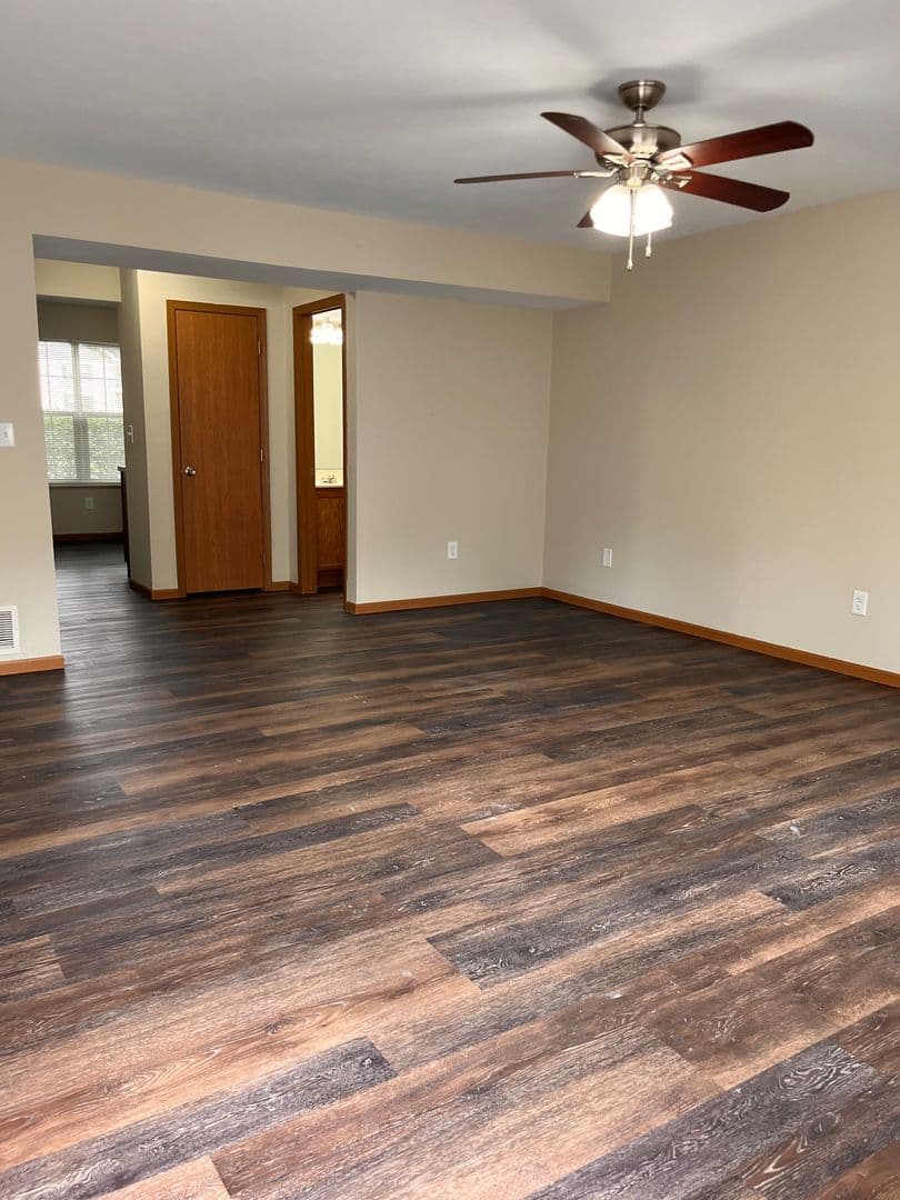 Belleville Apartment: 1671 Shadow Ridge Court