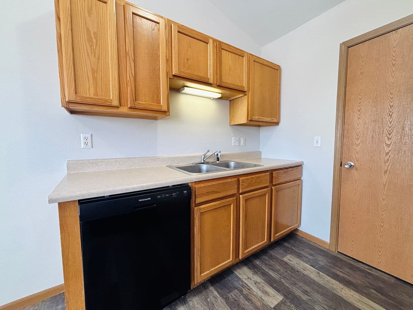 Belleville Apartment: 1671 Shadow Ridge Court