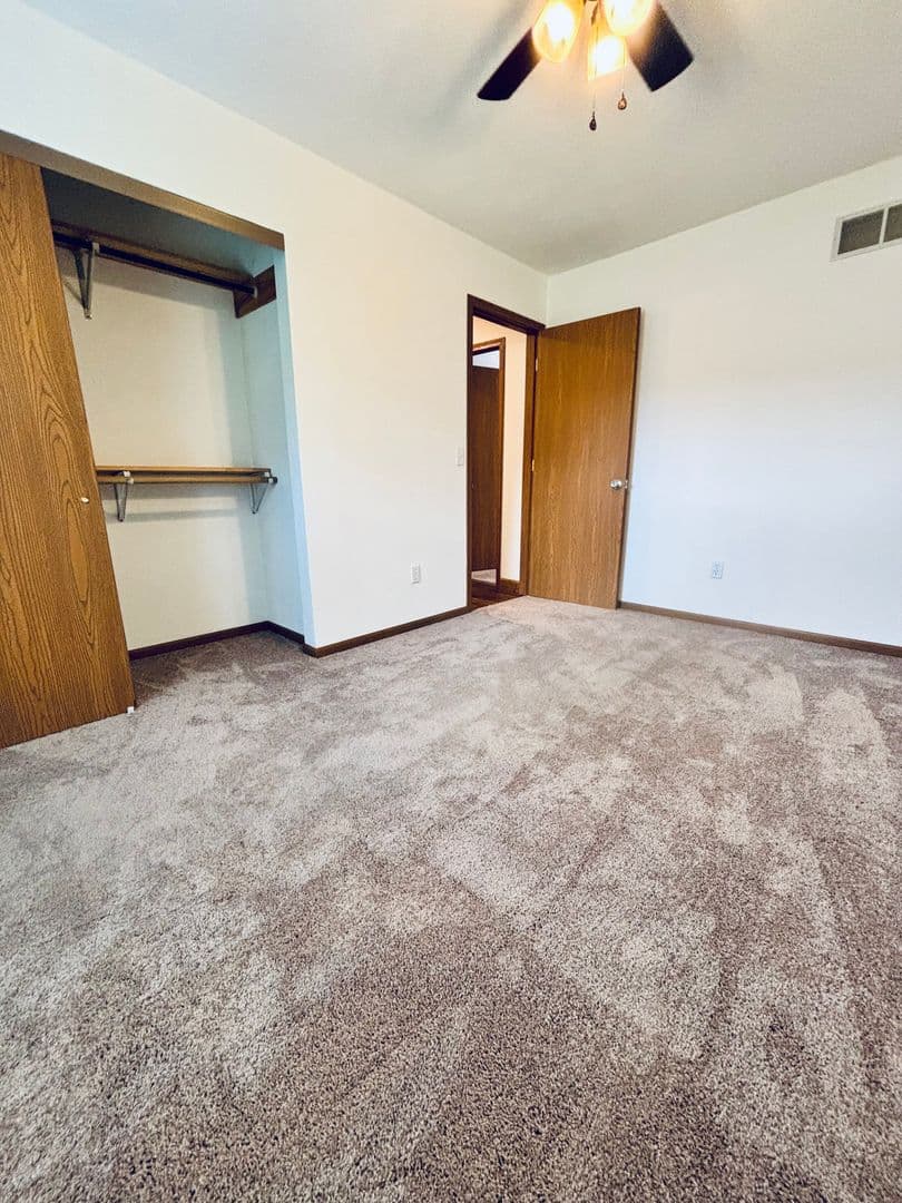 Belleville Apartment: 1730 Shadow Ridge Ct