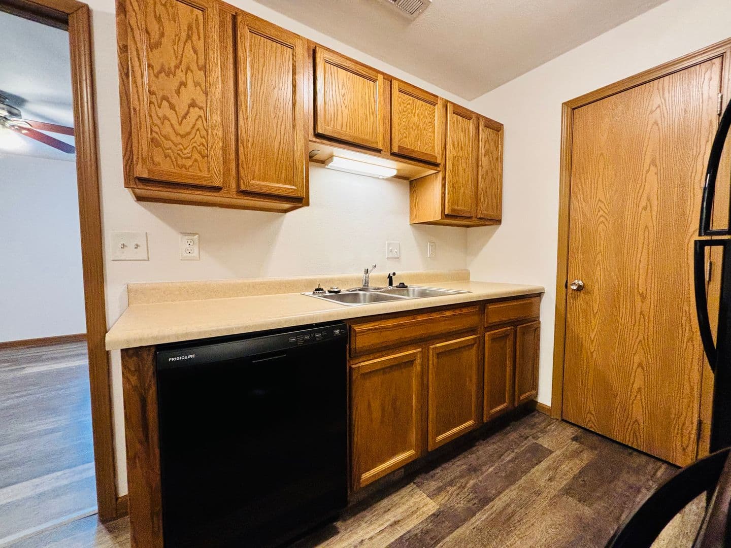 Belleville Apartment: 1671 Shadow Ridge Court