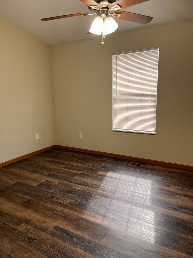 Belleville Apartment: 1671 Shadow Ridge Court